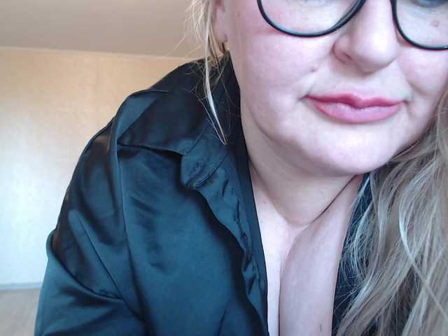 WifeyNusha live webcam show