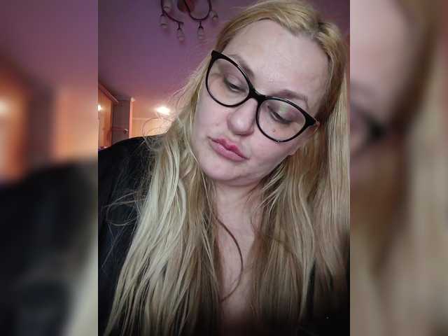 WifeyNusha's BongaCams show and profile