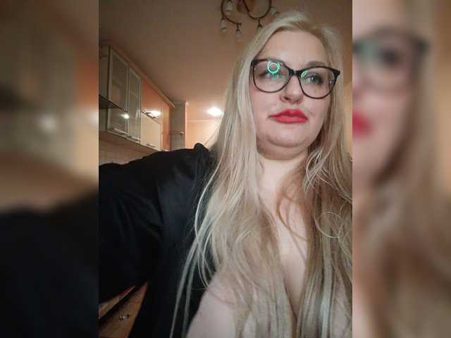 WifeyNusha live webcam show