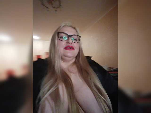 WifeyNusha live webcam show
