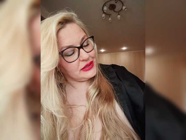WifeyNusha live cam on BongaCams