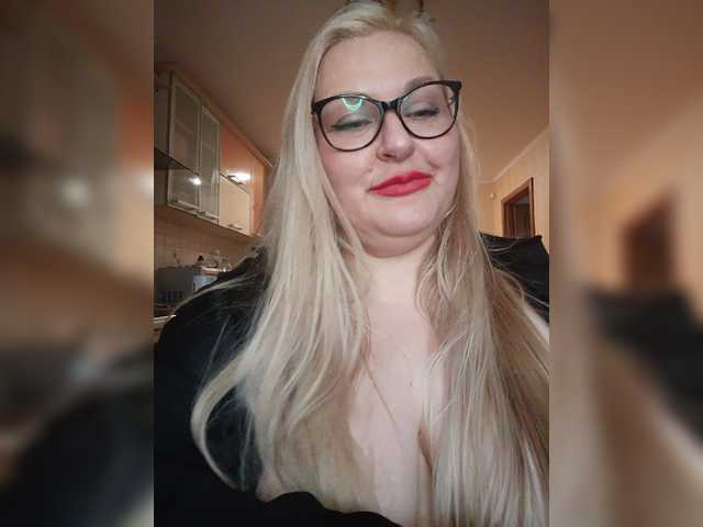 WifeyNusha live webcam show