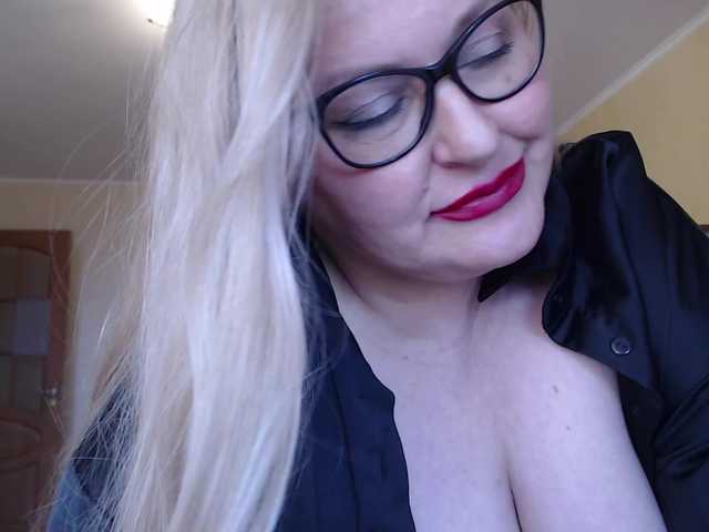 WifeyNusha live webcam show