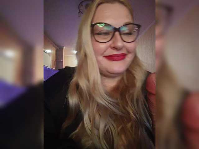 WifeyNusha's BongaCams show and profile