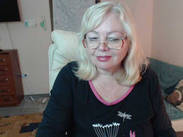 EvelynLoveShy live cam preview