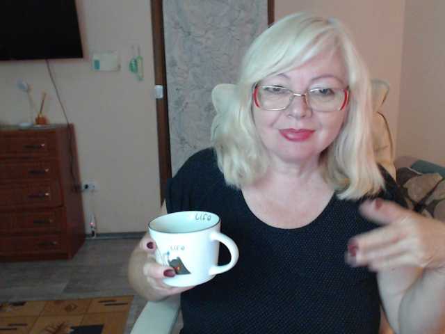 EvelynLoveShy live cam preview