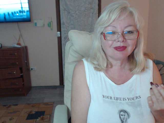 EvelynLoveShy live cam preview