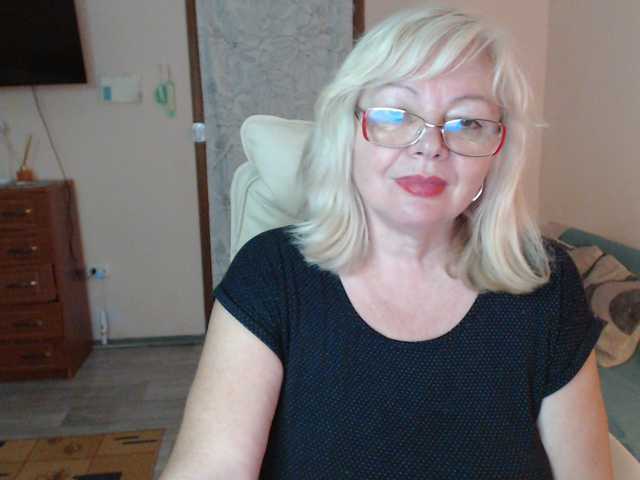 EvelynLoveShy live cam preview