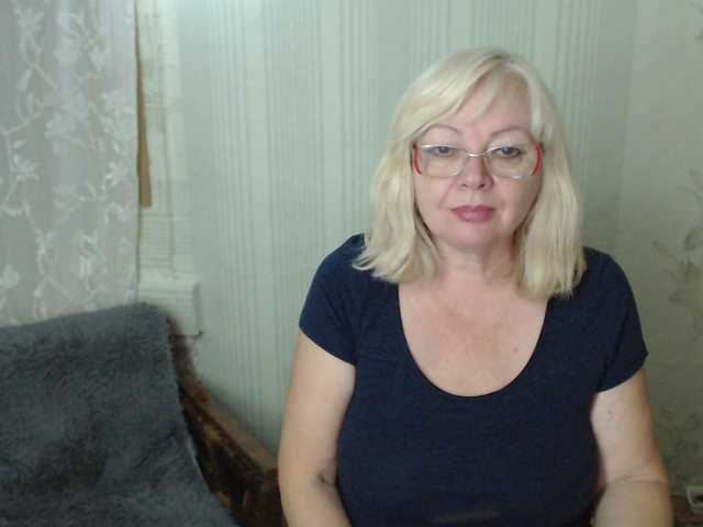 EvelynLoveShy live cam preview