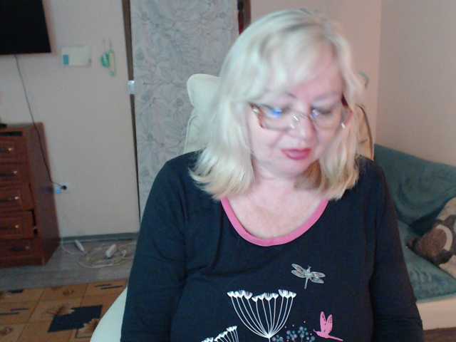 EvelynLoveShy live cam preview