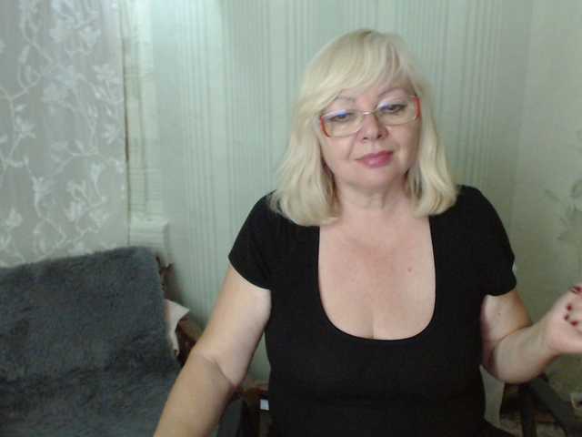 EvelynLoveShy live cam preview