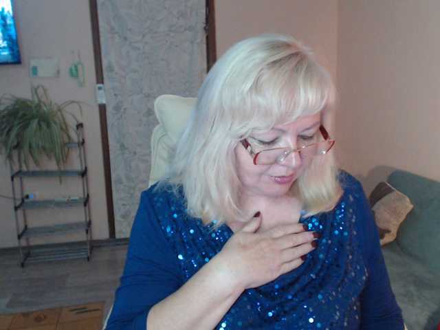 EvelynLoveShy live cam preview