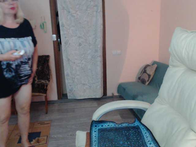 EvelynLoveShy live cam preview