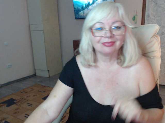 EvelynLoveShy live cam preview