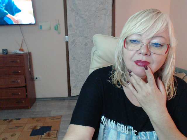 EvelynLoveShy live cam preview