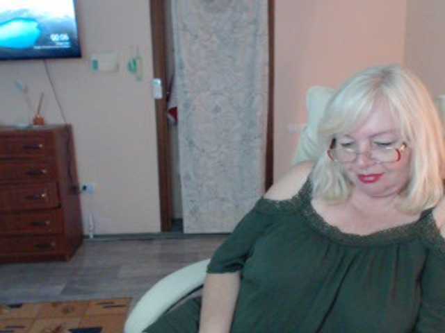 EvelynLoveShy live cam preview