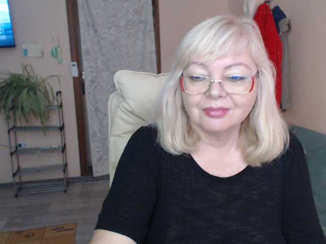 EvelynLoveShy live cam preview