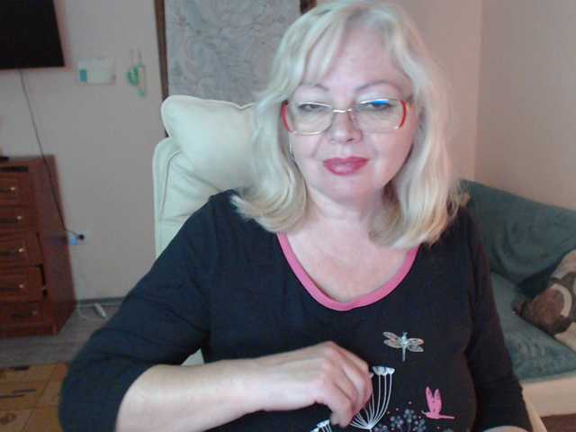 EvelynLoveShy live cam preview