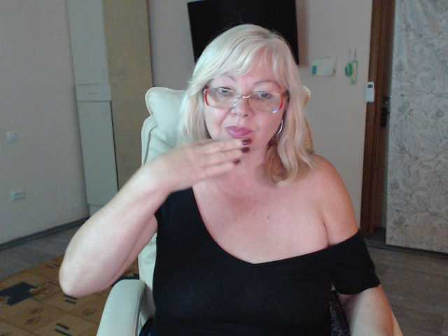 EvelynLoveShy