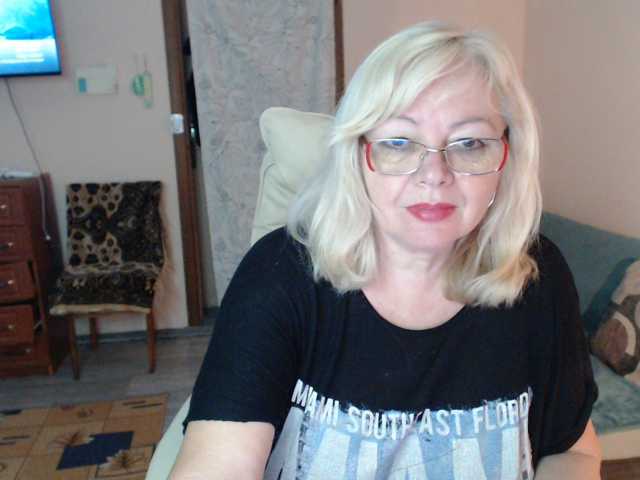 EvelynLoveShy live cam preview