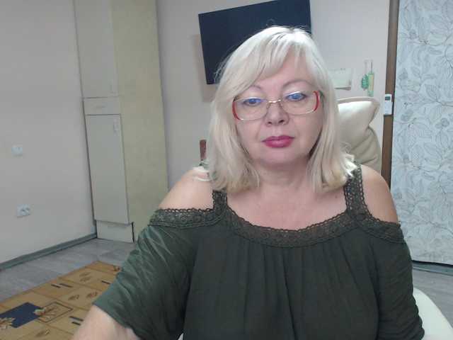 EvelynLoveShy live cam preview