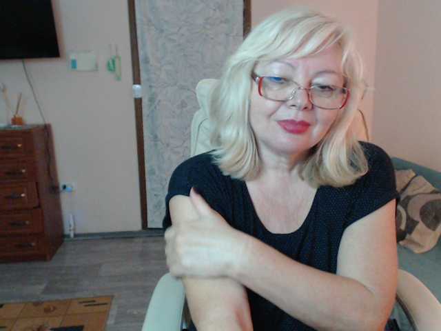EvelynLoveShy live cam preview
