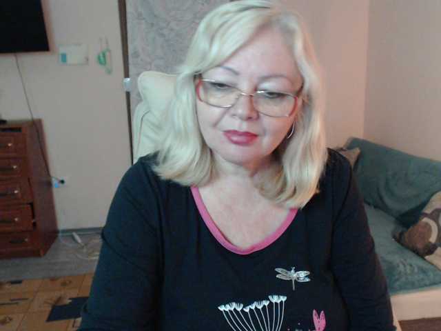 EvelynLoveShy live cam preview