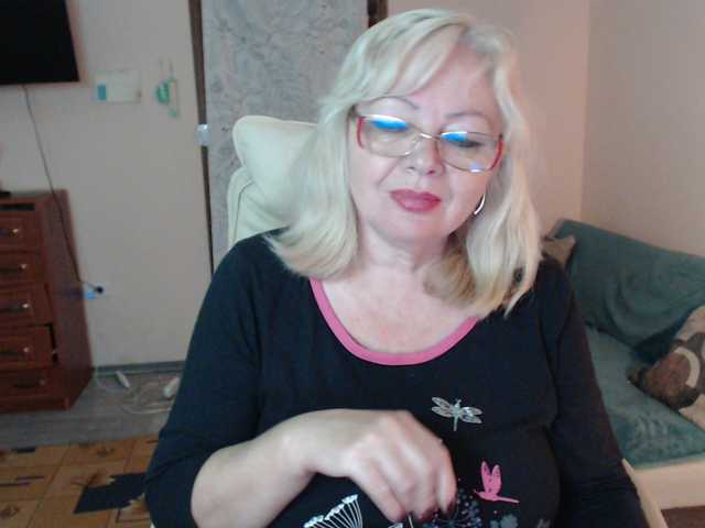 EvelynLoveShy live cam preview