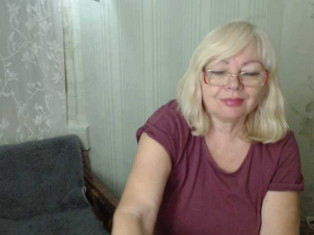 EvelynLoveShy live cam preview