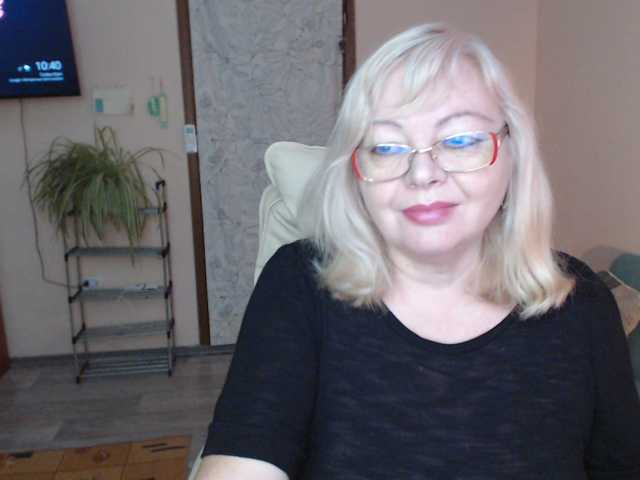 EvelynLoveShy live cam on BongaCams