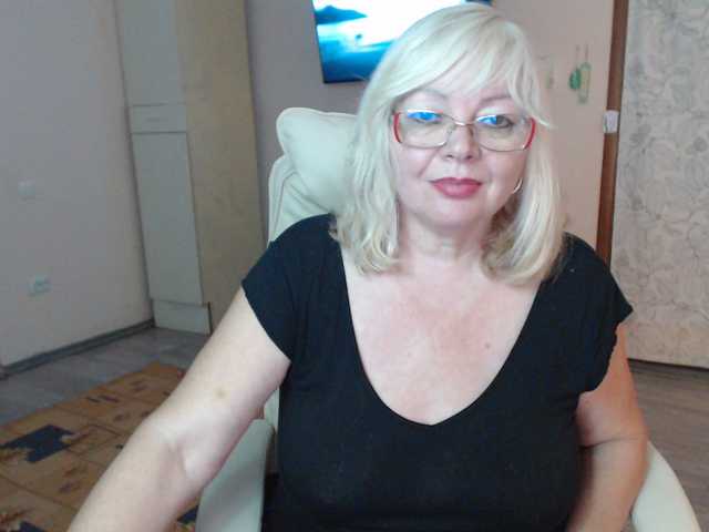 EvelynLoveShy live cam preview