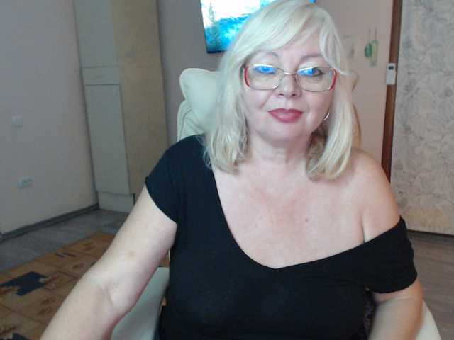 EvelynLoveShy live cam preview