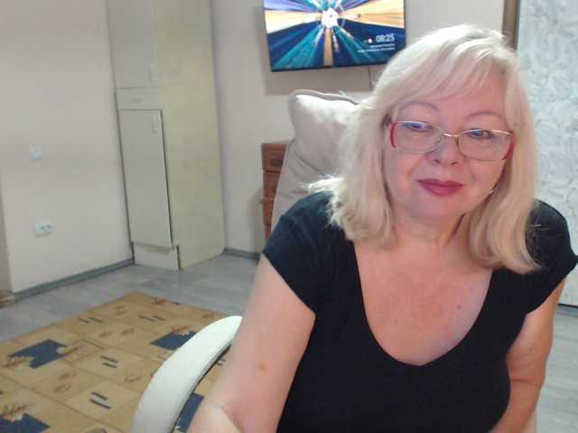 EvelynLoveShy live cam preview