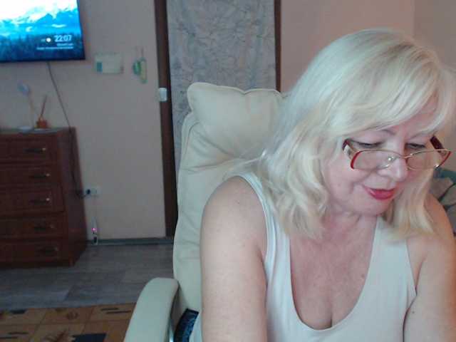 EvelynLoveShy live cam preview