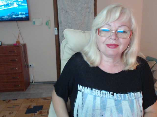 EvelynLoveShy live cam preview