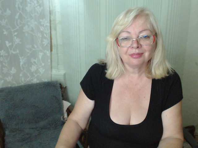EvelynLoveShy live cam preview