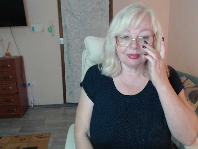 EvelynLoveShy live cam preview