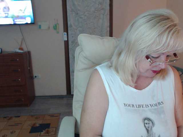 EvelynLoveShy live cam preview