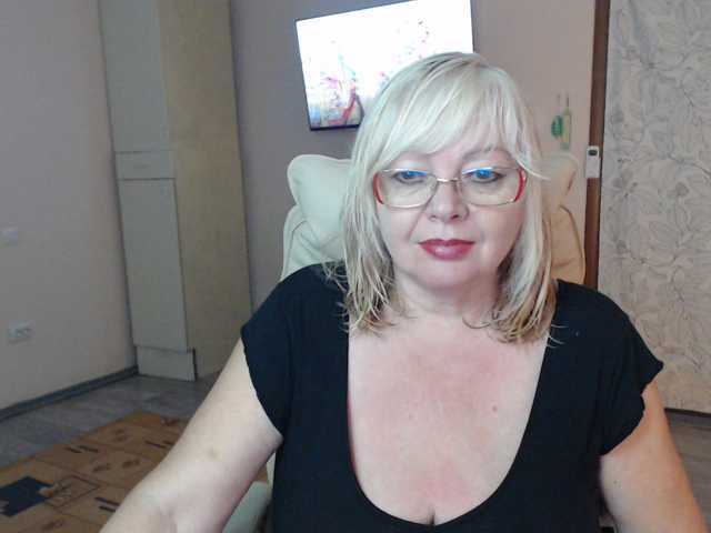 EvelynLoveShy live cam preview