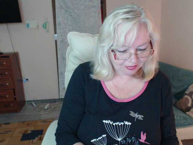 EvelynLoveShy live cam preview