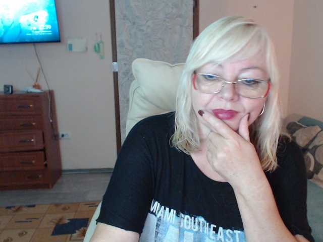 EvelynLoveShy live cam preview