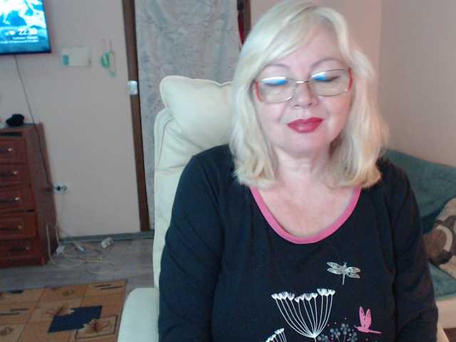 EvelynLoveShy live cam preview
