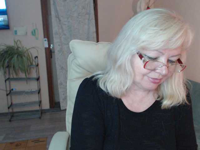 EvelynLoveShy live cam preview