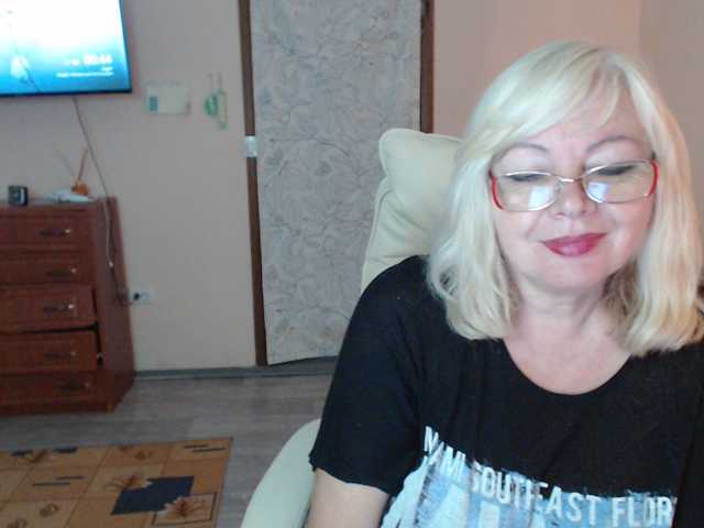 EvelynLoveShy live cam preview