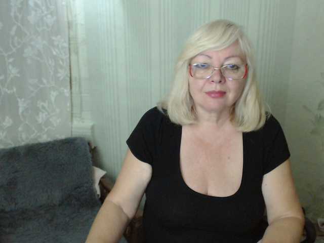 EvelynLoveShy live cam preview