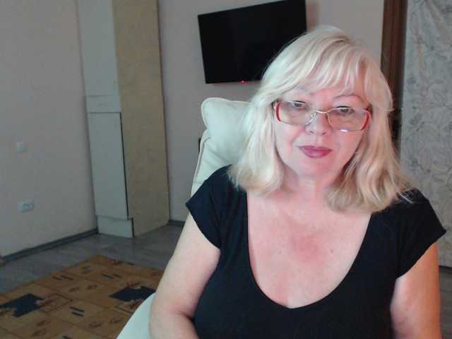 EvelynLoveShy live cam preview