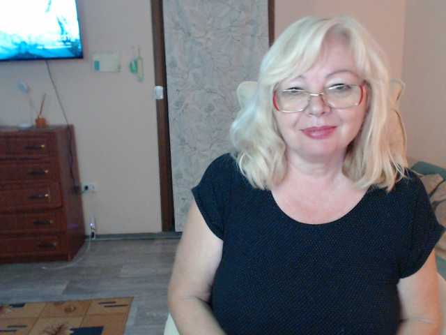 EvelynLoveShy live cam preview