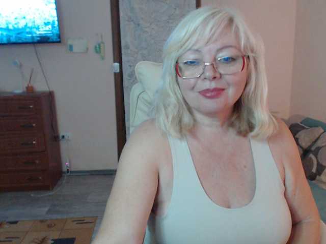 EvelynLoveShy live cam preview