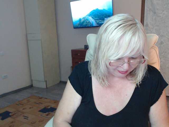 EvelynLoveShy live cam preview