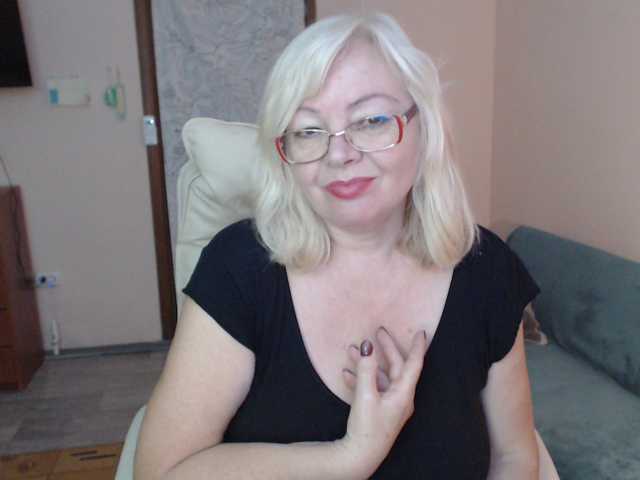 EvelynLoveShy live cam preview